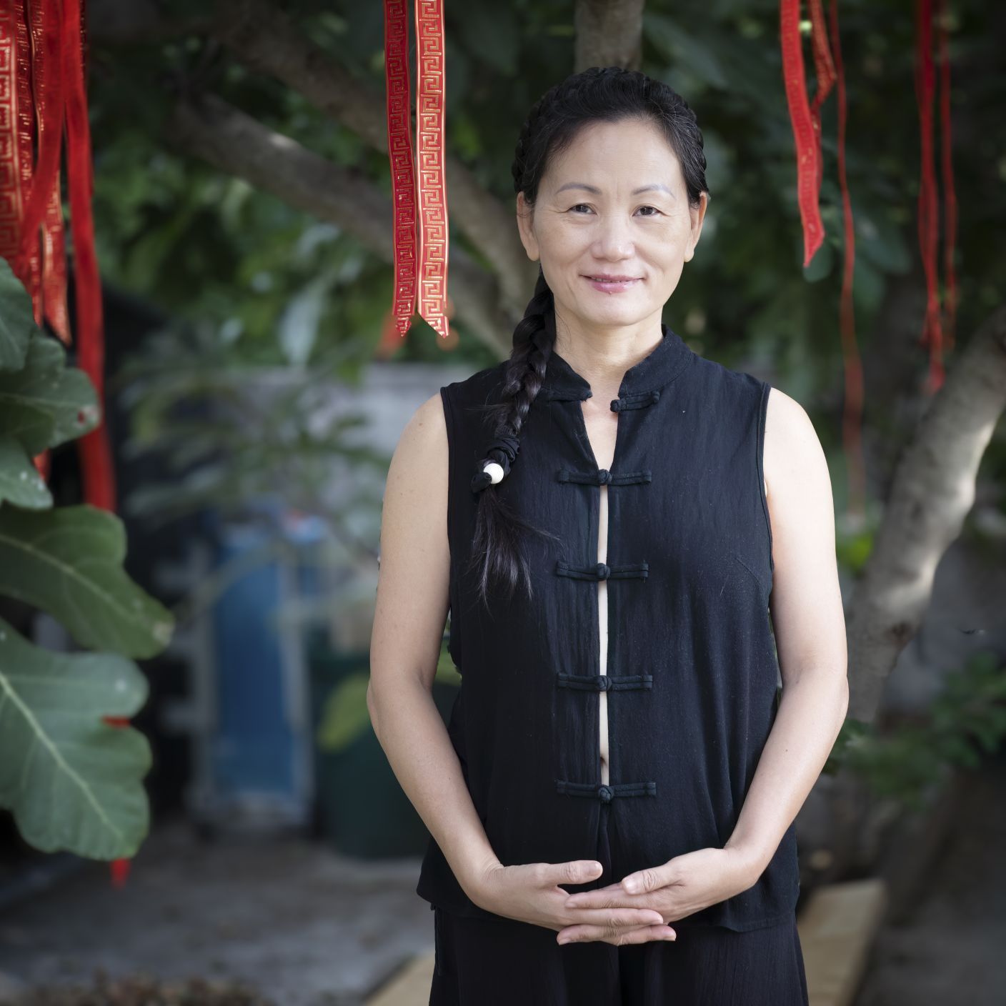 Madame TONG dans le patio